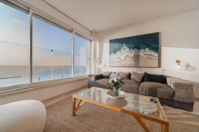 Beachfront apartment with breathtaking sea view